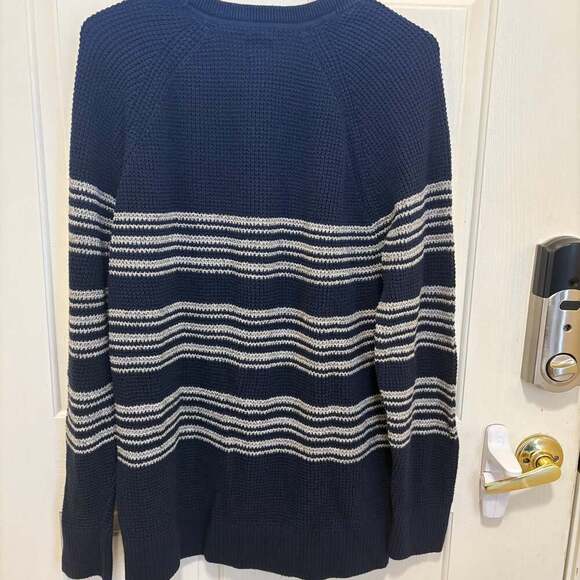 Textured Raglan Crewneck Sweater - Picture 4 of 4